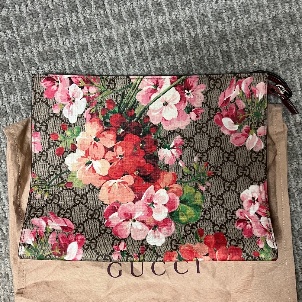 Gucci Supreme Monogram Blooms Large Cosmetic Case